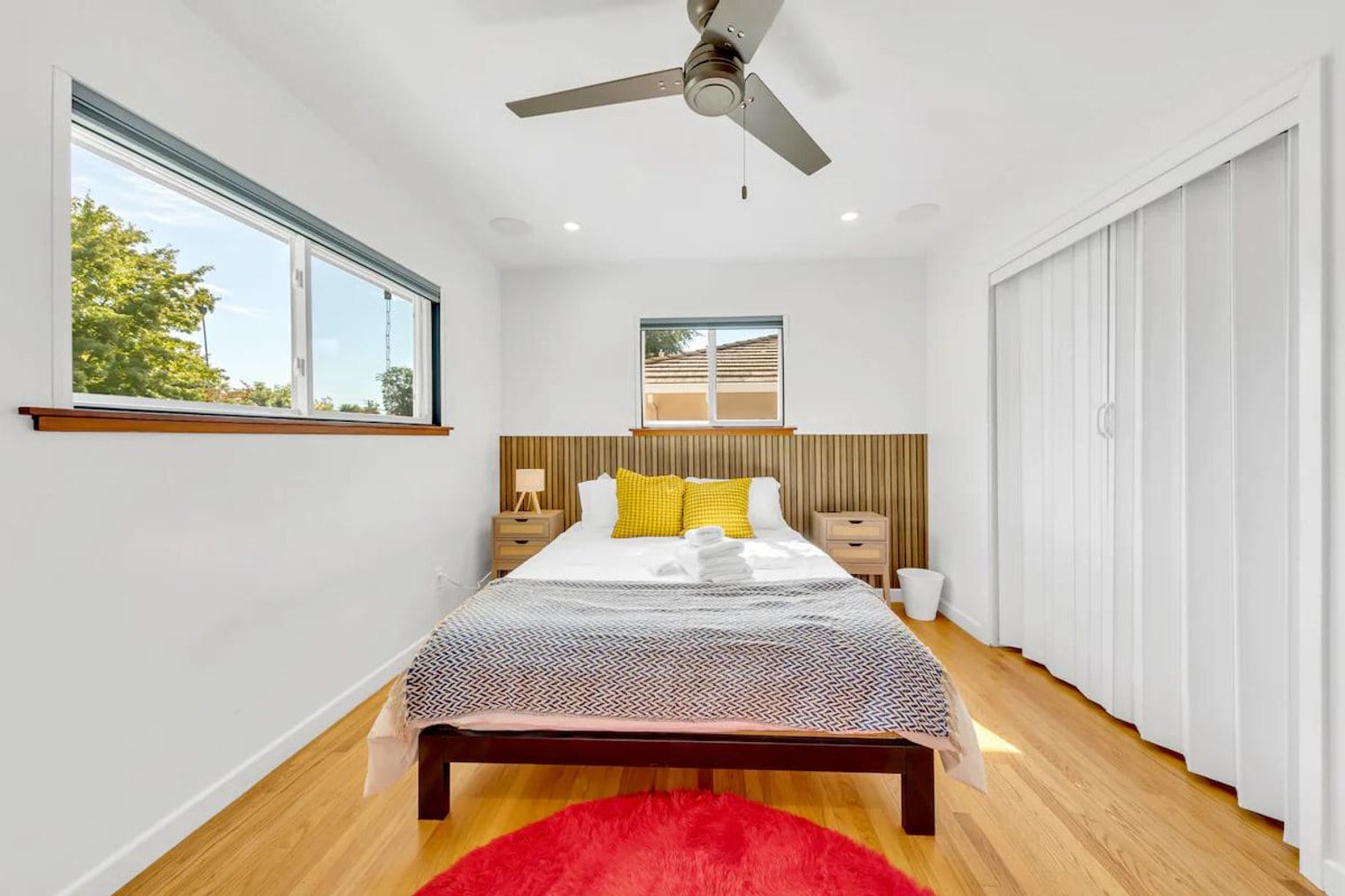 Building Photo - 6836 S Land Park Dr