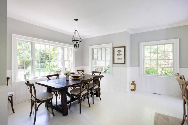 Building Photo - 29 Meadows E