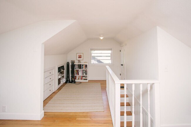 Building Photo - One of a kind house with on-site laundry, ...