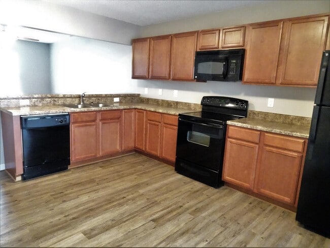 Building Photo - 4001 Grandeur Ave