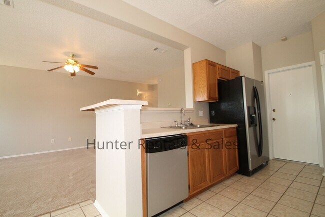 Building Photo - Exceptional!