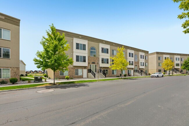 Building Photo - 734 E 500 S