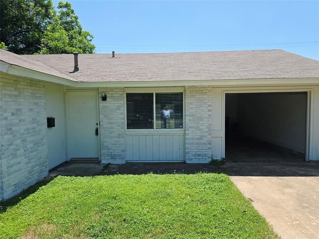Building Photo - 6103 Calmar Cove