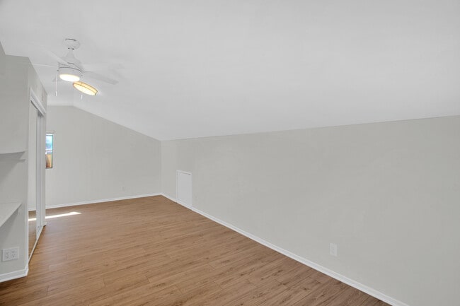 Building Photo - 746 N Catalina St