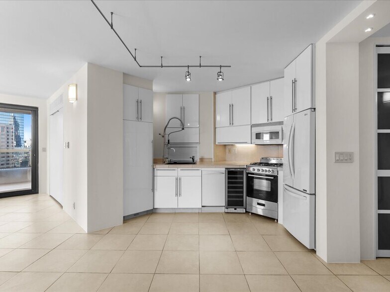 kitchen - 65 E India Row