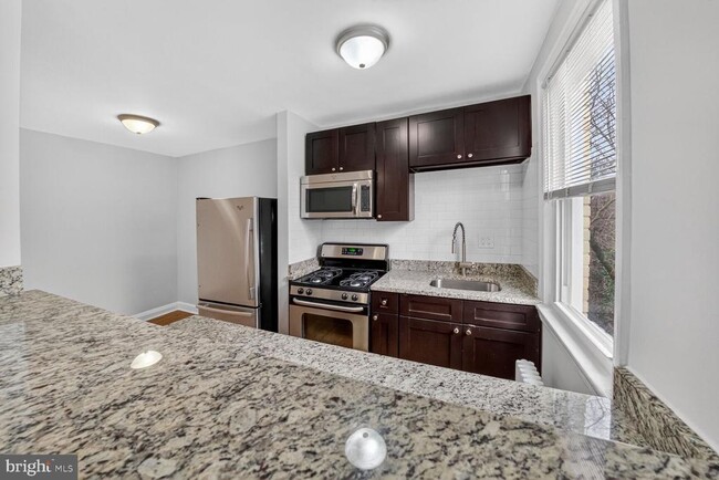 Building Photo - 4703 Ravenswood Rd