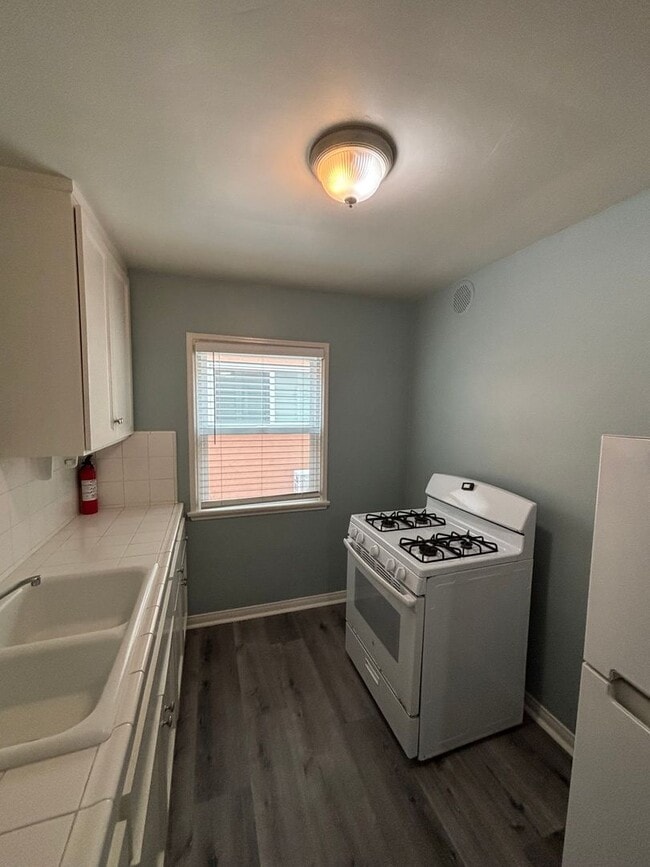 Building Photo - Charming Studio Apartment in Prime Long Be...