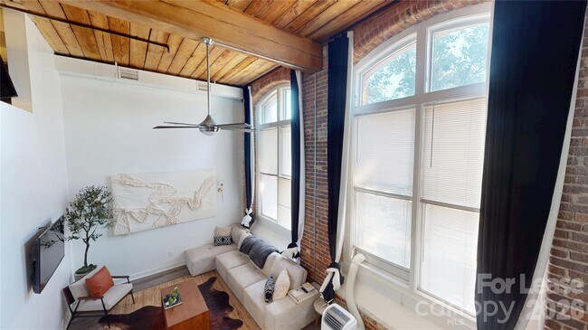 Building Photo - 201 S Hoskins Rd