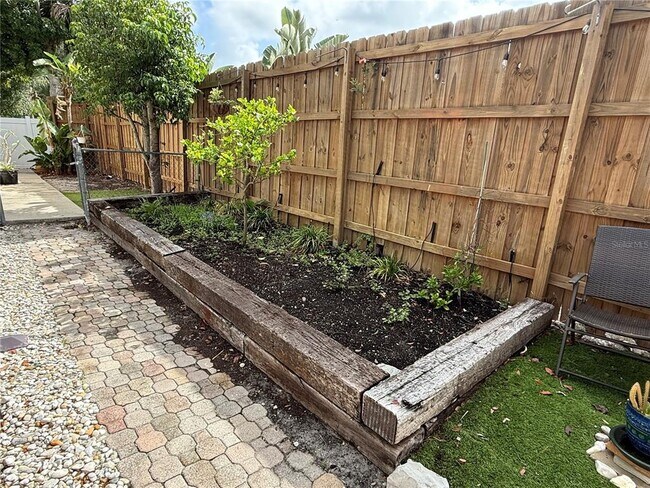 Building Photo - 2729 Nodosa Dr