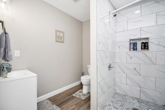 Building Photo - 4710 Paradise Ln