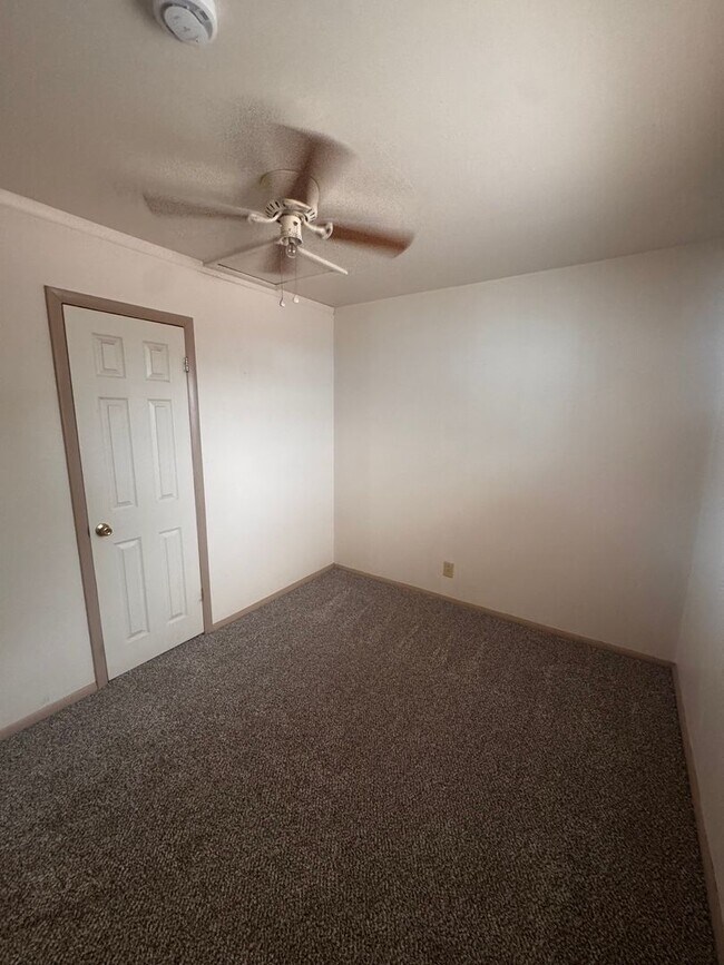 Building Photo - Charming 2-Bedroom Ranch-Style Home with Attached Garage $1280/$1280