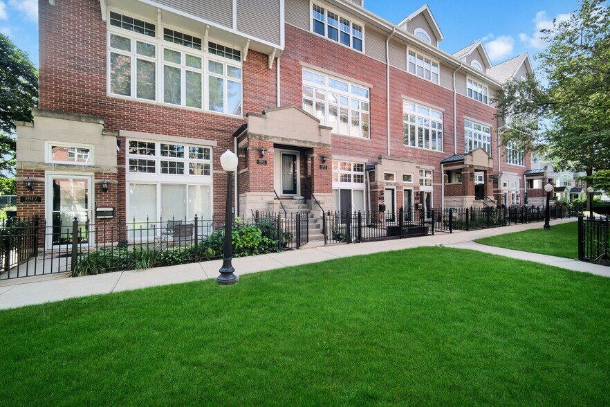 Building Photo - 4934 S Cornell Ave