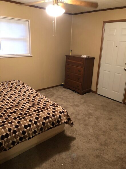 Bedroom 2 - 2202 S Adams Ave