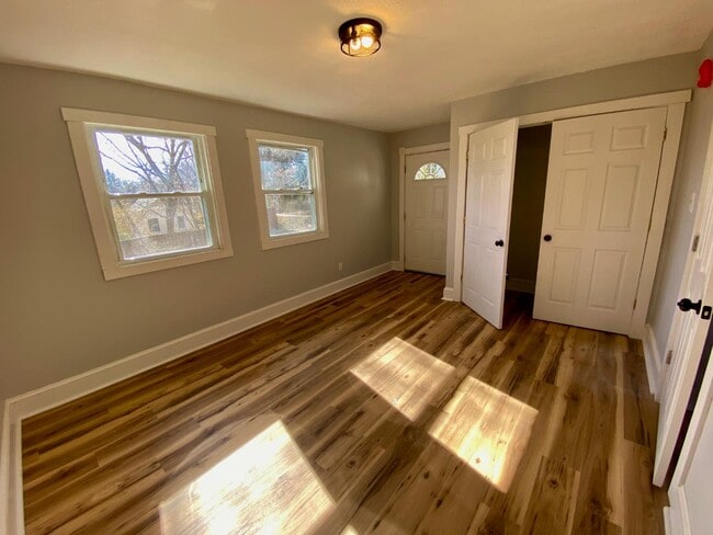 Building Photo - 317 Grove St