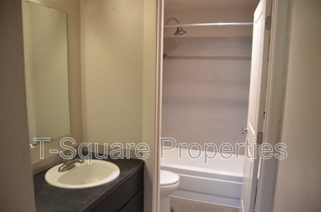 Building Photo - 726 Kirkland Cir