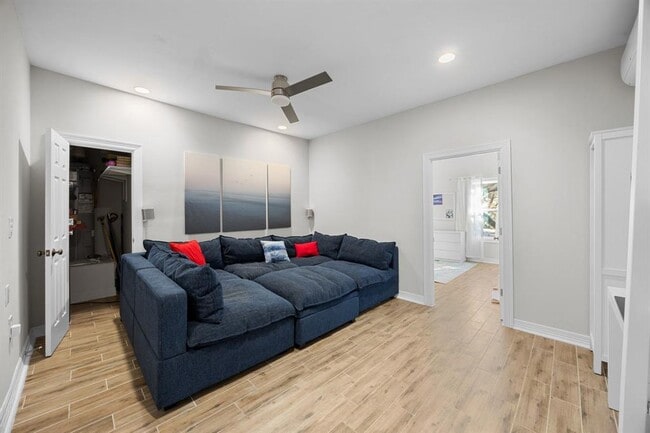 Building Photo - 5600 Blueridge Ct