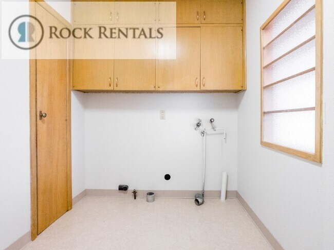 Building Photo - 228 E 5th Ave