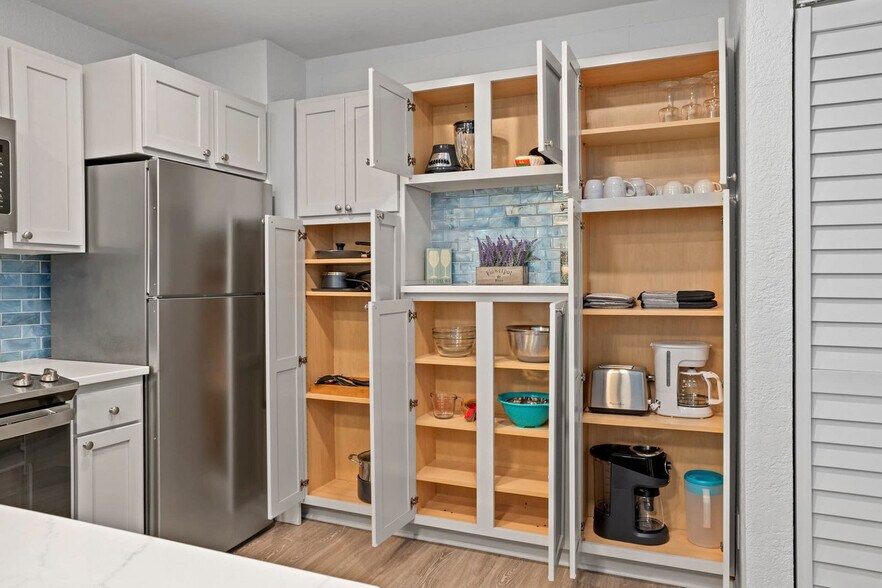 Building Photo - 4000 Gulf Terrace Dr