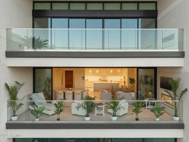 Building Photo - 6587 N Palmeraie Blvd