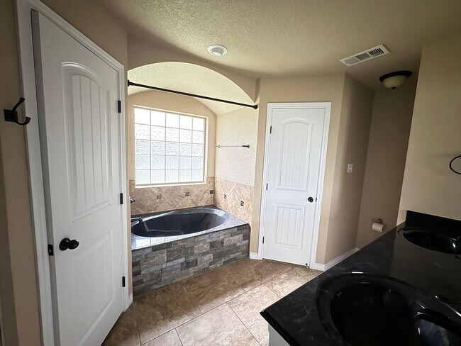 Building Photo - 708 Cody James Dr