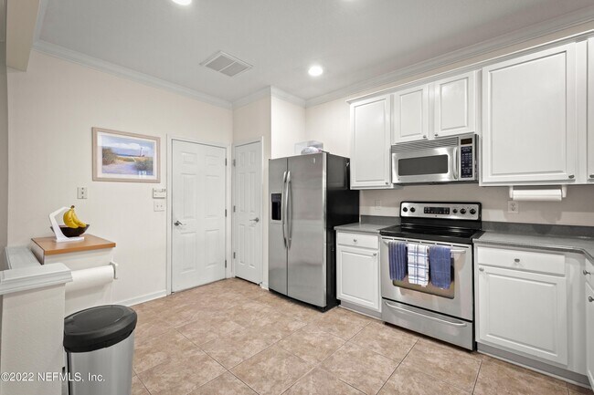 Building Photo - 13522 Stone Pond Dr
