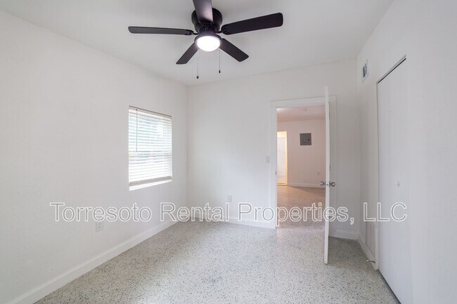 Building Photo - 823 N Trinity