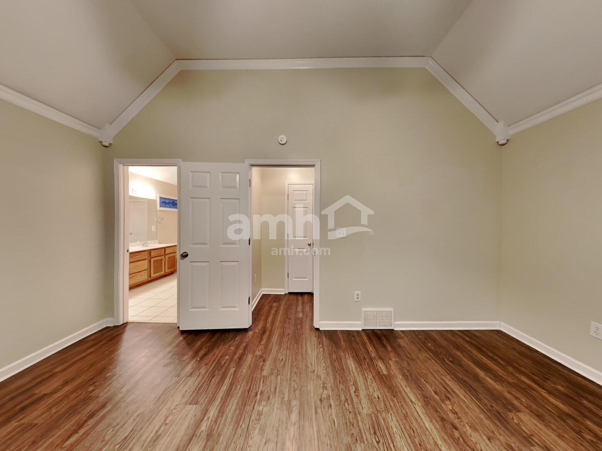 Building Photo - 2713 Country Glade Cv N