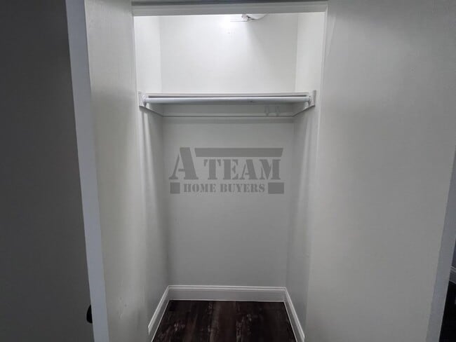 Building Photo - Cozy 3 Bedroom 1 Bathroom with Large Yard