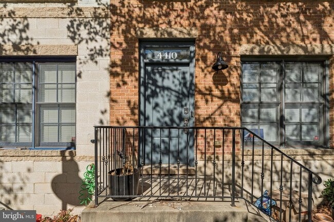 Building Photo - 4410 Longfellow St