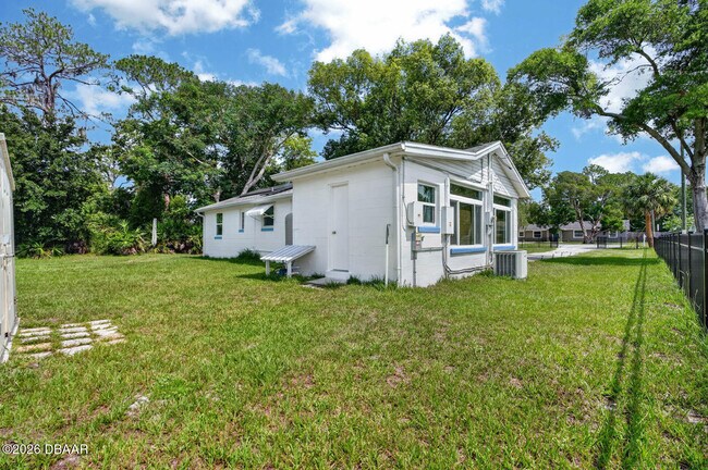 Building Photo - 277 Debary Dr