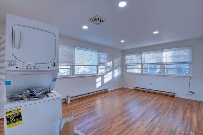 Building Photo - 139 Phyllis Dr