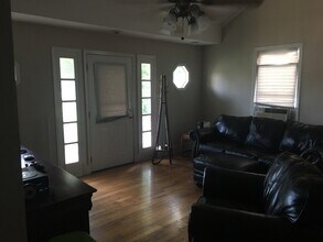 Building Photo - Sylvan Park