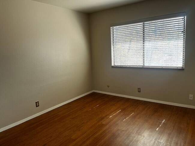 Building Photo - Stunning Cottonwood Heights Home!!!