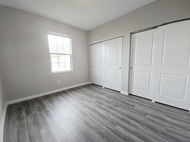 Building Photo - "Cozy 2-Bed, 2-Bath Gem in Columbus – Perf...