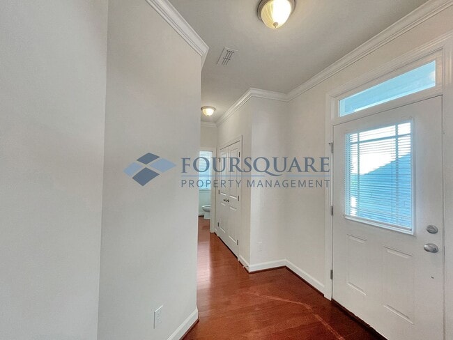 Building Photo - Spacious End-Unit Townhome with 2-Car Garage & Private Patio – Near Beaver Creek & Downtown Apex