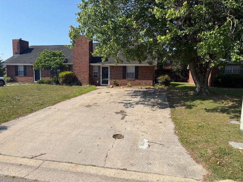 Building Photo - 2601 Richard Dr