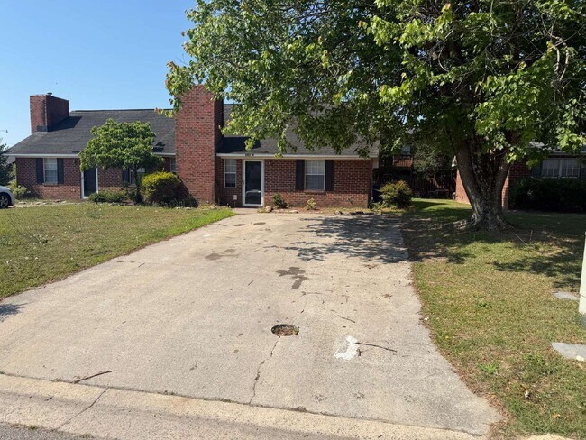 Building Photo - 2601 Richard Dr