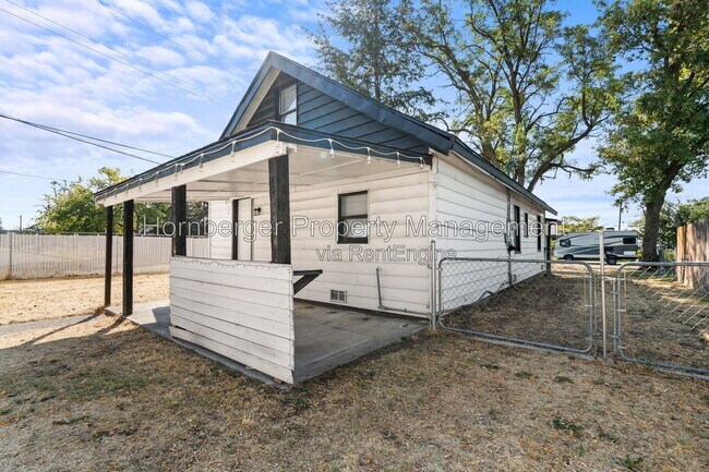 Building Photo - 1327 E Walton Ave