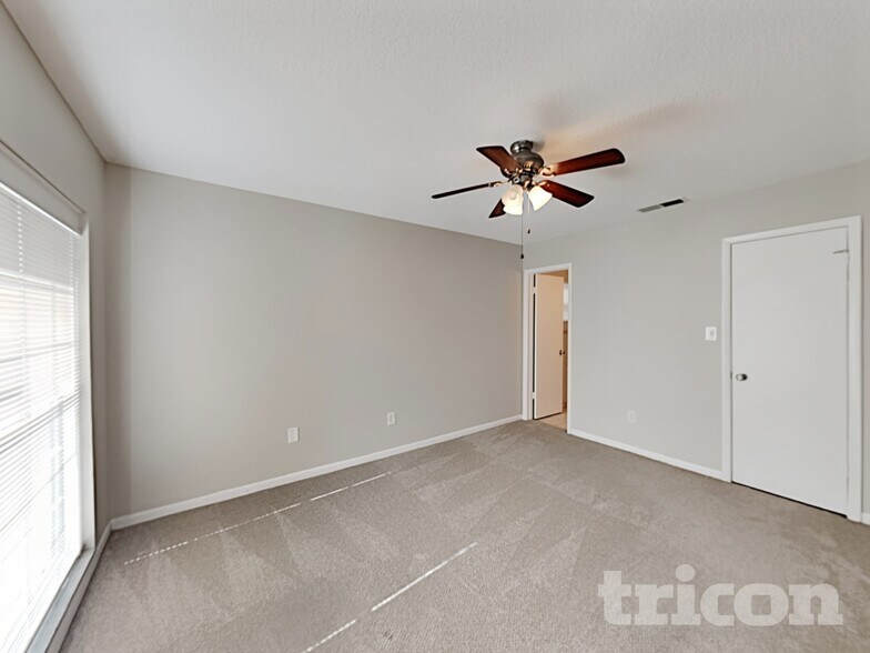 Building Photo - 1757 Lakeview Village Dr