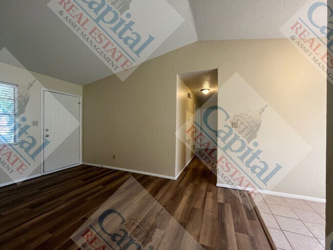 Building Photo - Adorable home W/ MOVE IN SPECIAL!