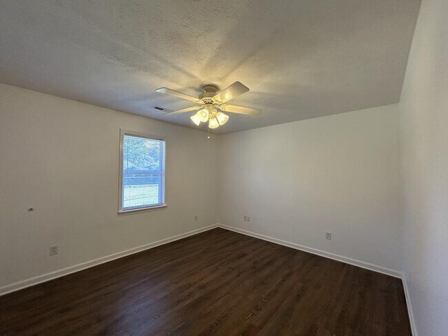 Building Photo - 200 Henry St