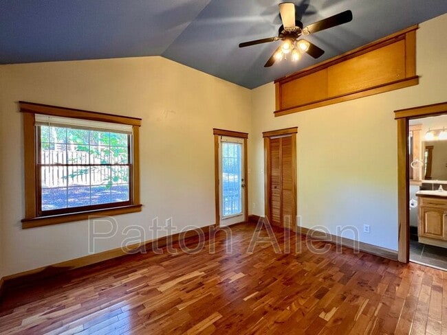 Building Photo - 5 Shady Cv Ln