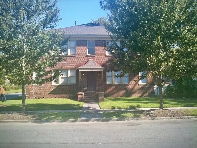 Primary Photo - 902 E 34th St