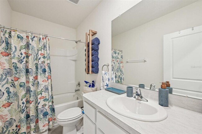 Building Photo - 16646 Maude Dr
