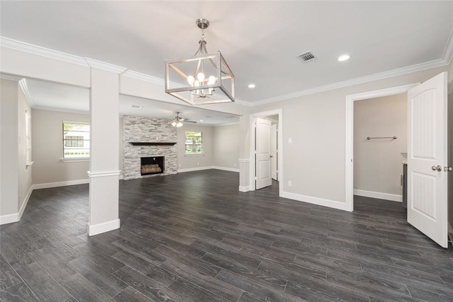 Building Photo - 3827 Linkview Dr