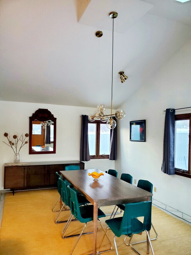 Dining room - 514 N Yellowstone St