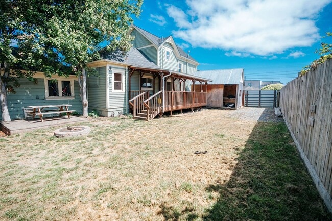 Building Photo - Charming 3-Bedroom Victorian Home in the H...