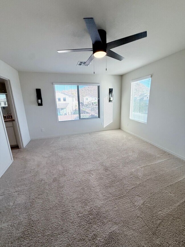 Building Photo - BEAUTIFUL Home in San Tan Valley with Mountain View’s! A Must See!