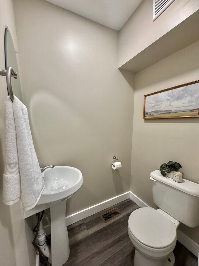 Building Photo - 3704 Beehler Ave