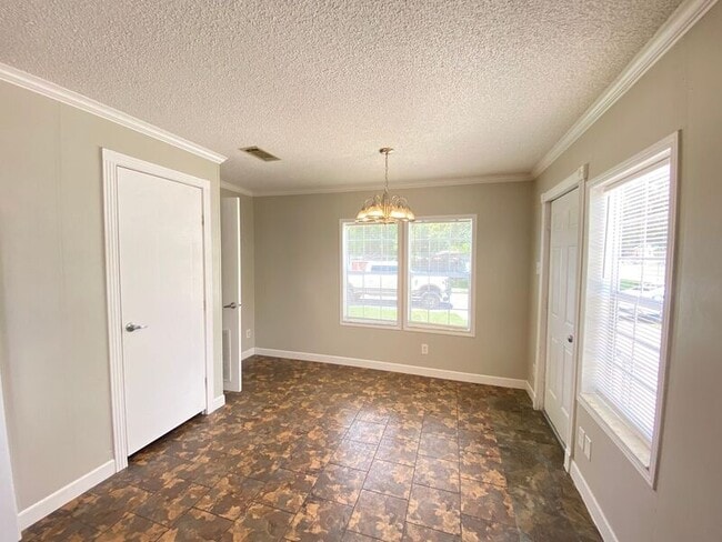 Building Photo - 1504 Carlisle Dr